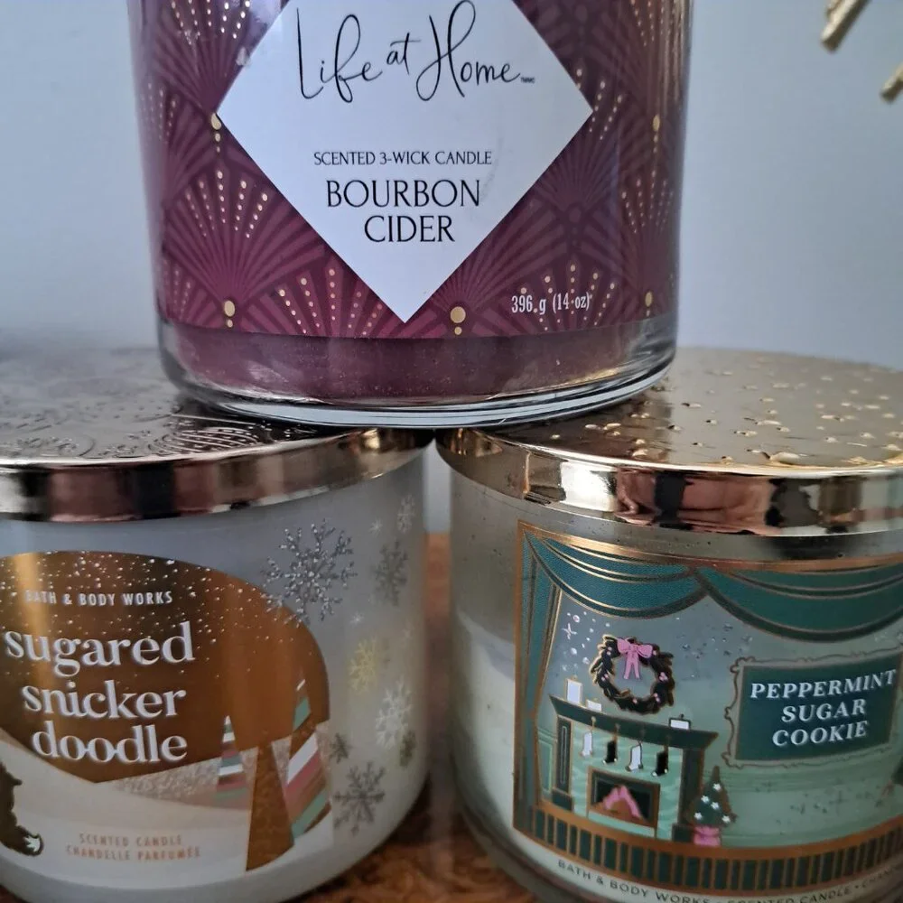 πͺ Sweet 3-Wick Candle Bundle: Sugared Snickerdoodle, Peppermint Sugar Cookie - Picture 2 of 5